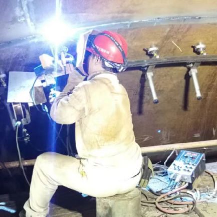 On-site operation scene of automatic MIG welding machine On-site operation scene of automatic MIG welding machine